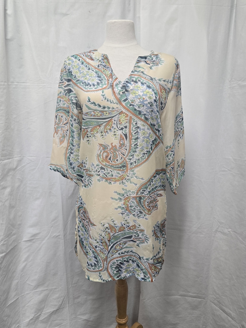B. BOUTIQUE sheer Paisley V-Neck Tunic / Cover-up